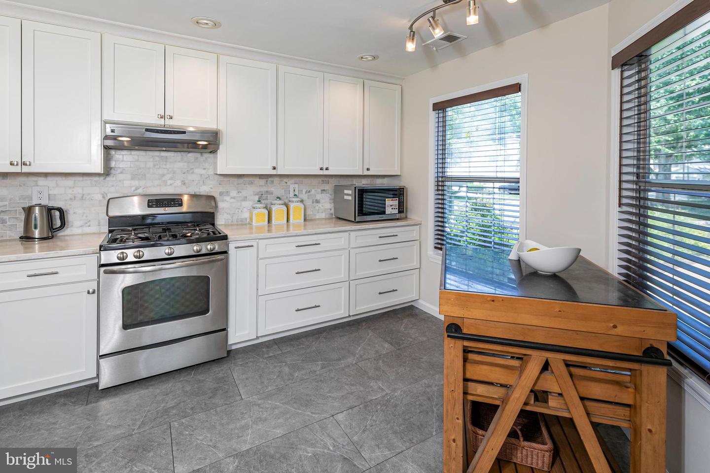 19 Towpath Ct Property Photo 10