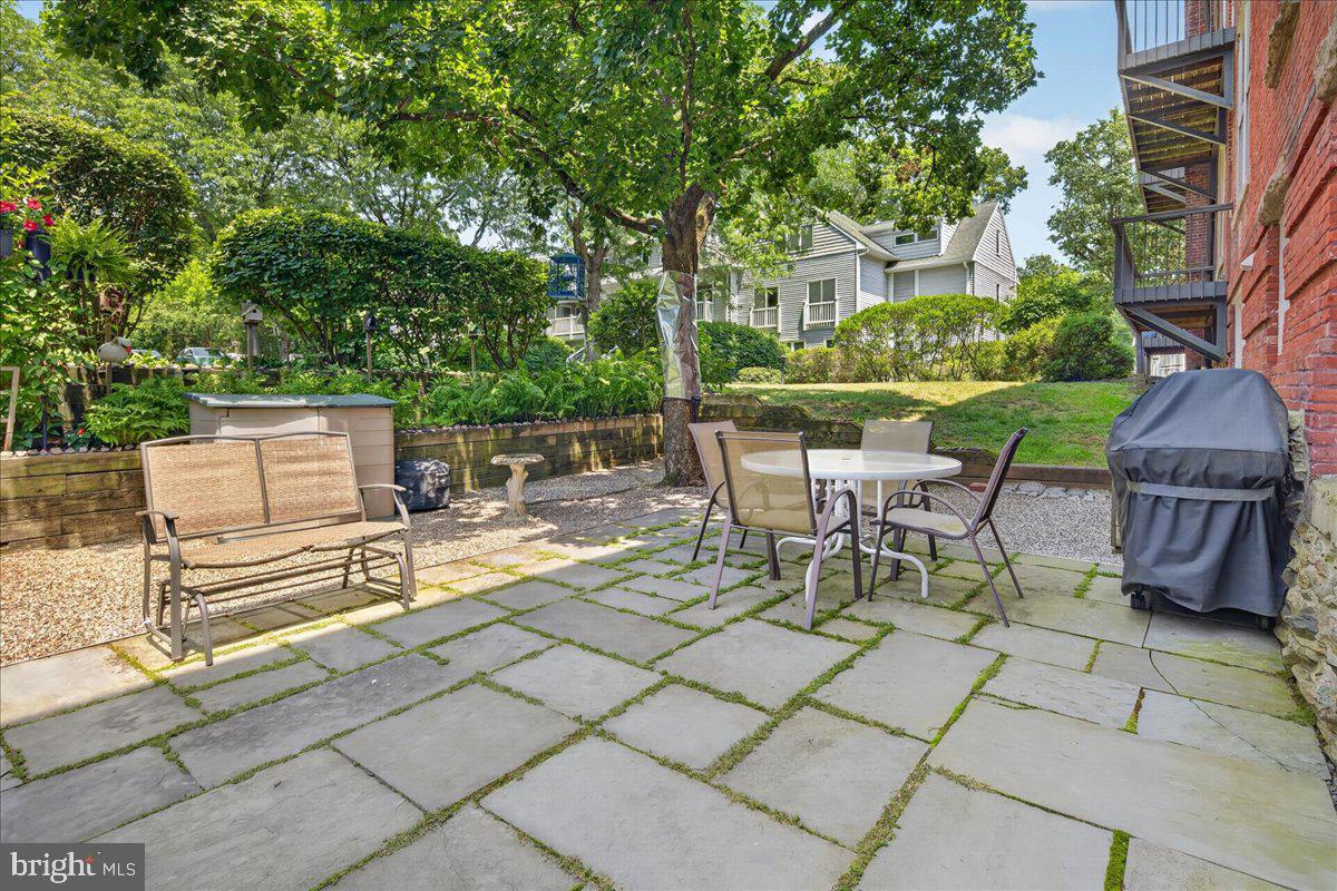 1 Academy Ct Property Photo 4