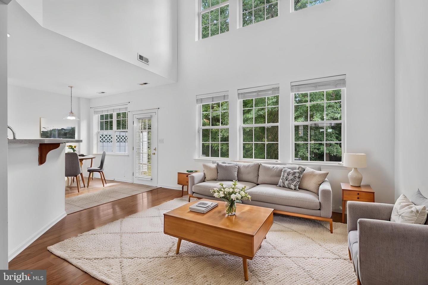 28 SUTTON CT