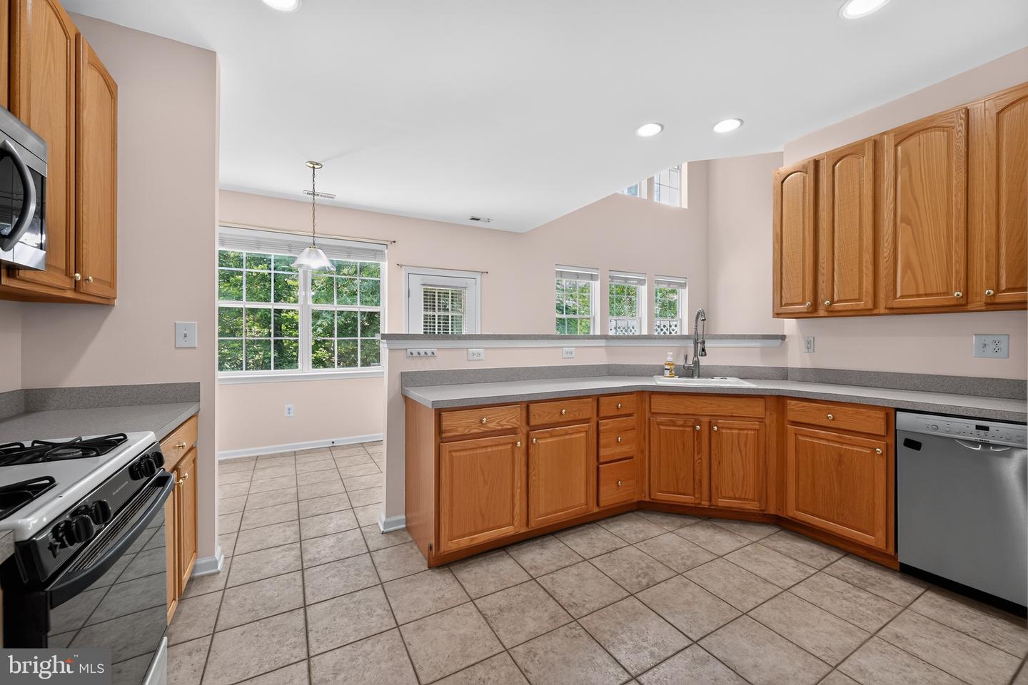 28 Sutton Ct Property Photo 5