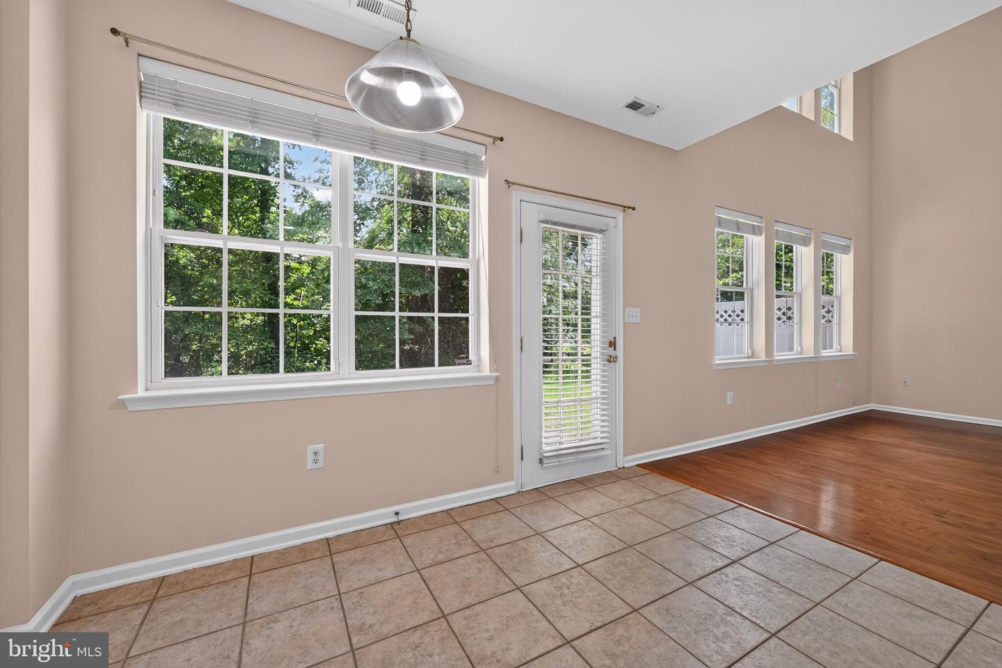 28 Sutton Ct Property Photo 6