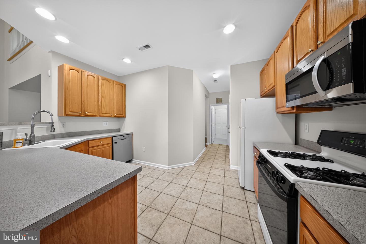 28 Sutton Ct Property Photo 7