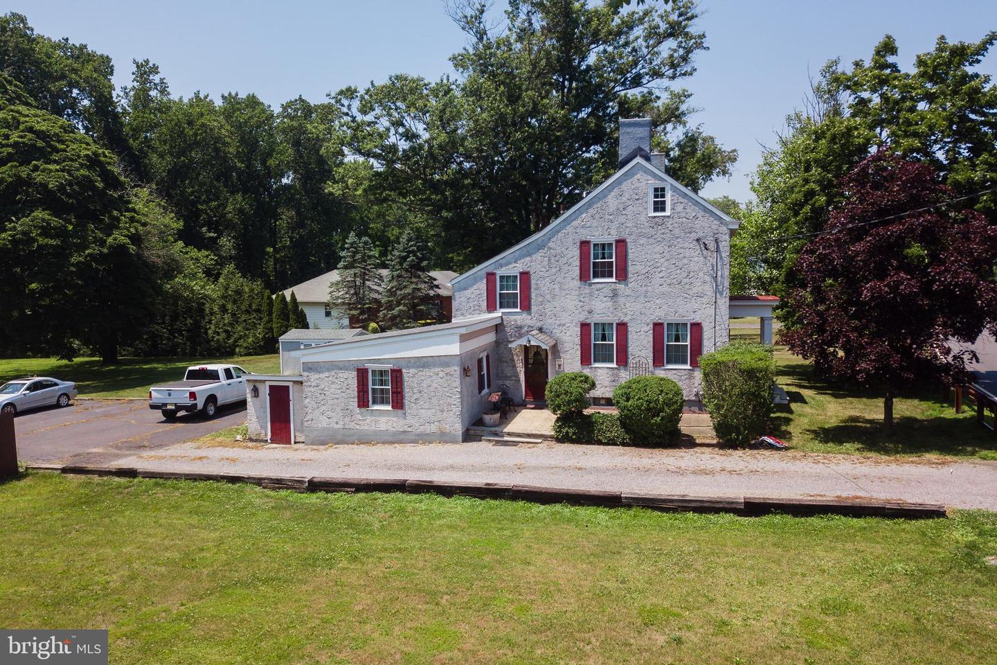 5785 S Broad St Property Photo 4
