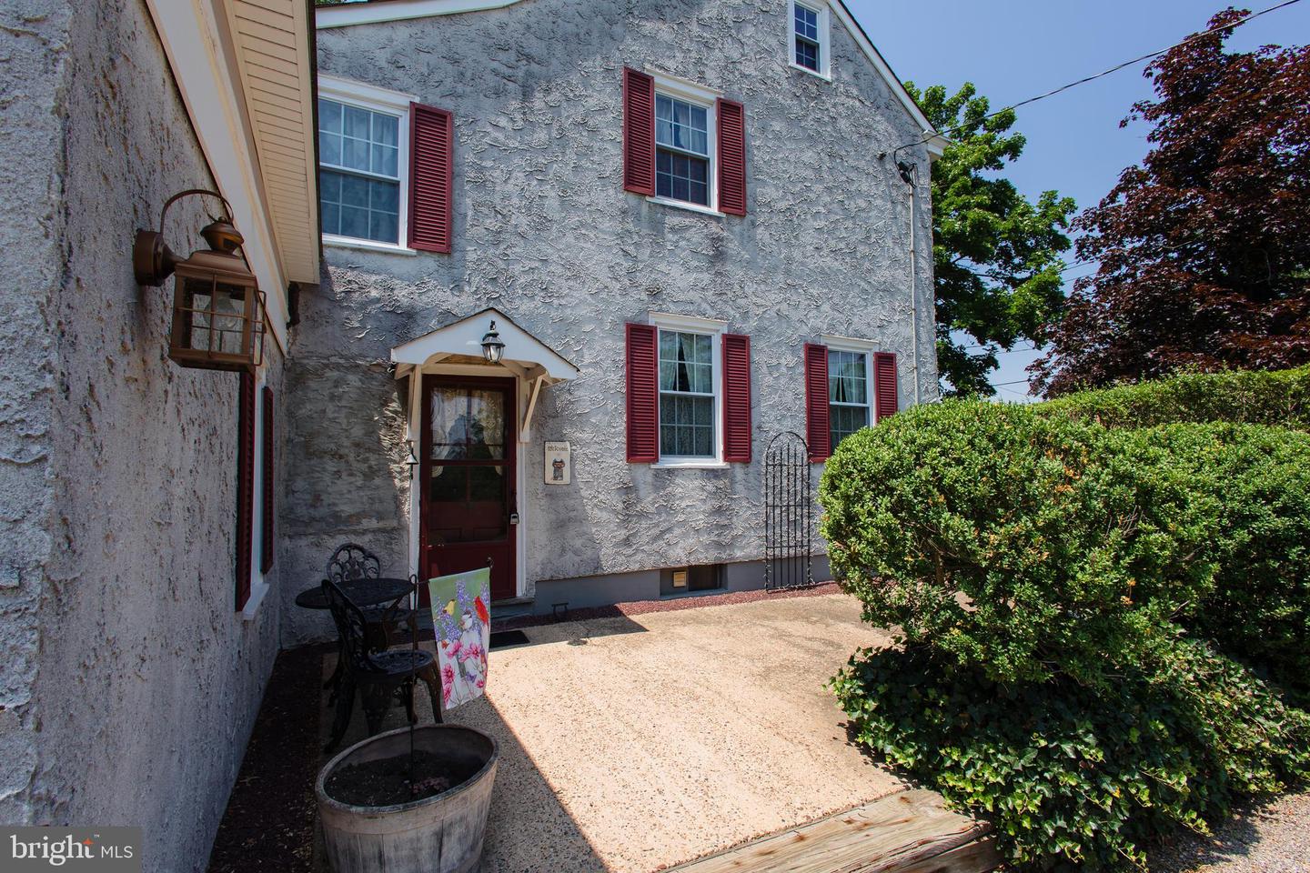 5785 S Broad St Property Photo 5