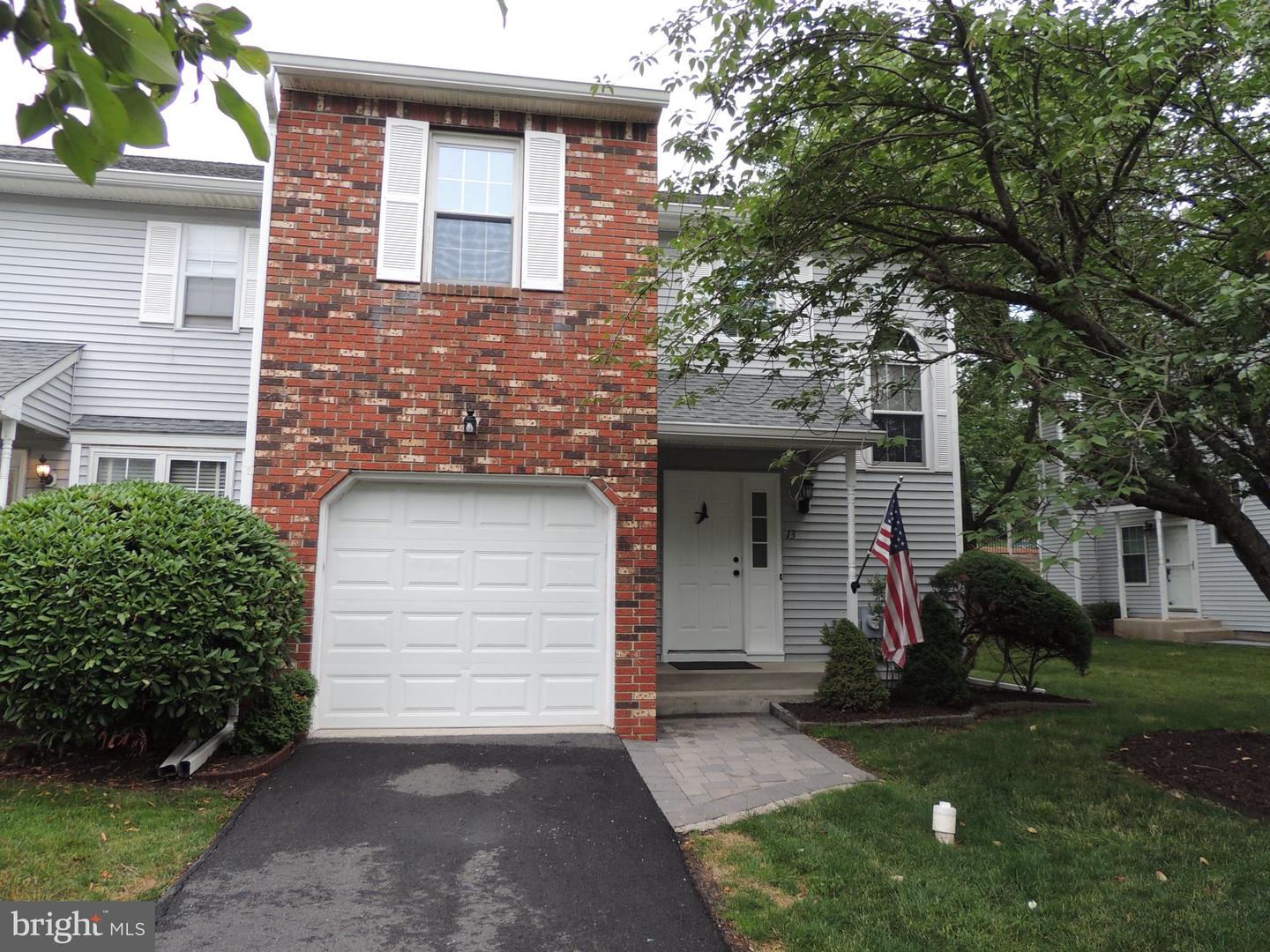 13 HERITAGE CT