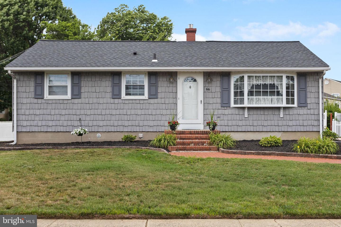 66 Englewood Blvd Property Photo 1
