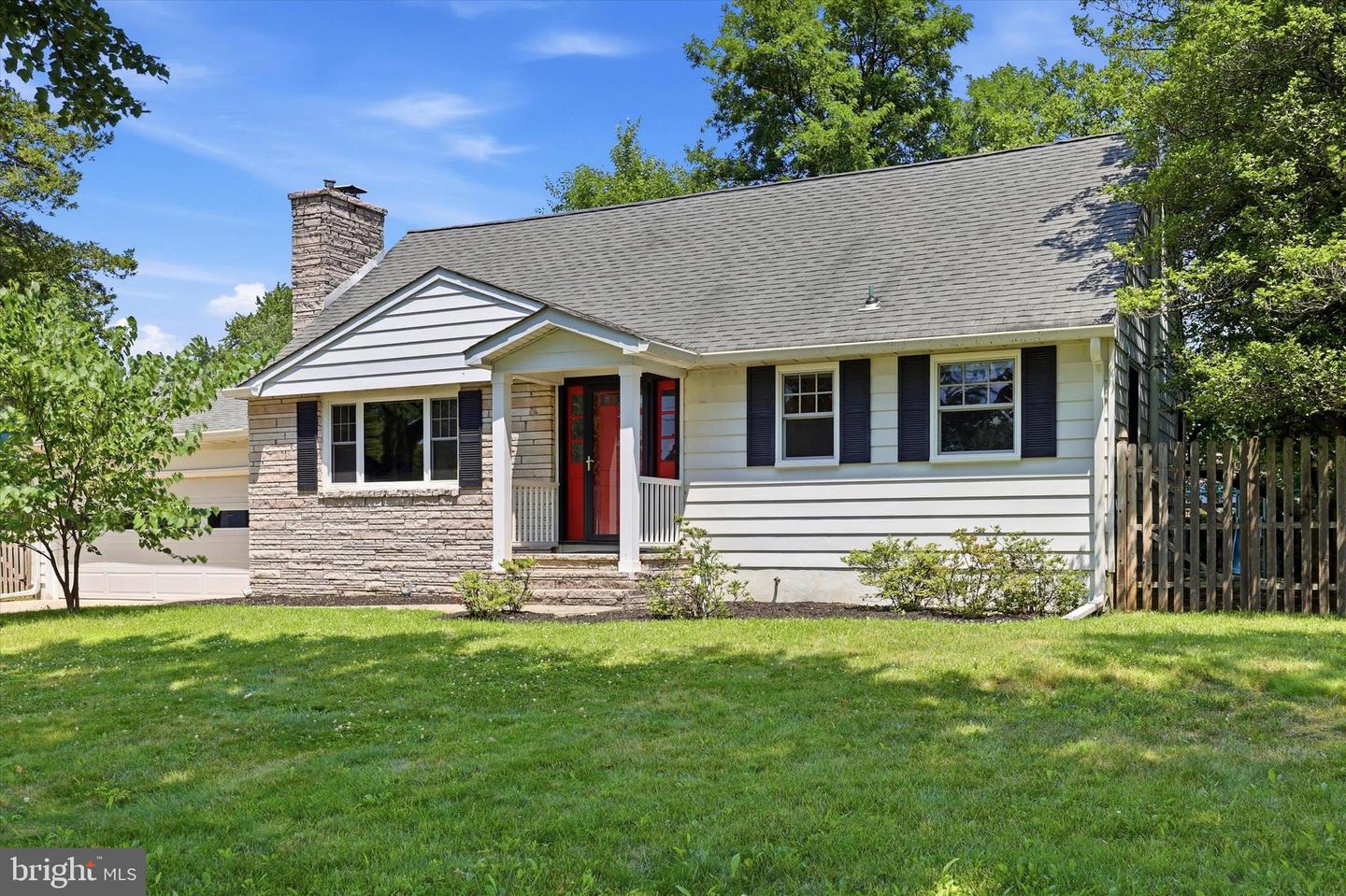 18 Rockland Rd Property Photo 1