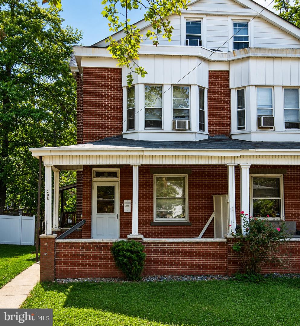 208 Maple Ave Property Photo 1