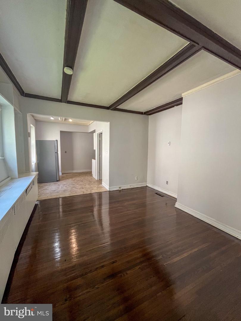 208 Maple Ave Property Photo 2