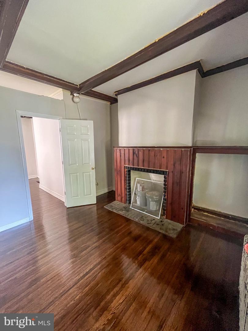 208 Maple Ave Property Photo 3