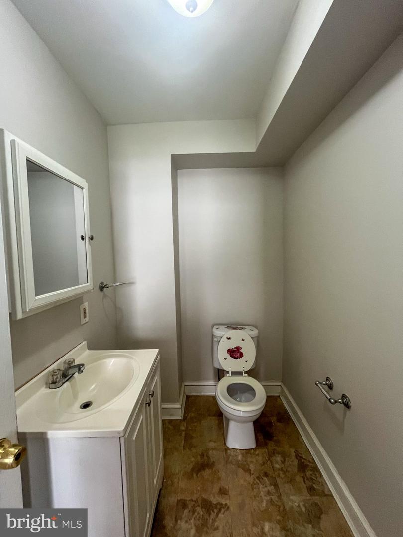 208 Maple Ave Property Photo 4