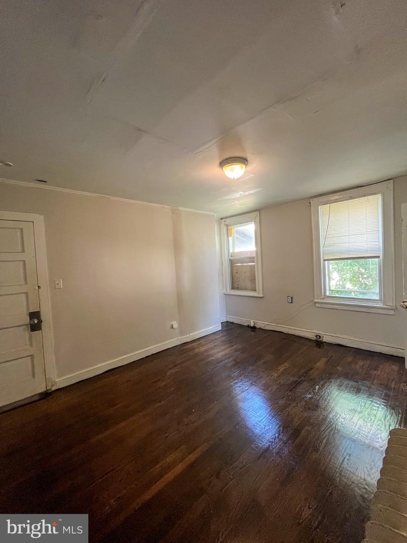 208 Maple Ave Property Photo 6