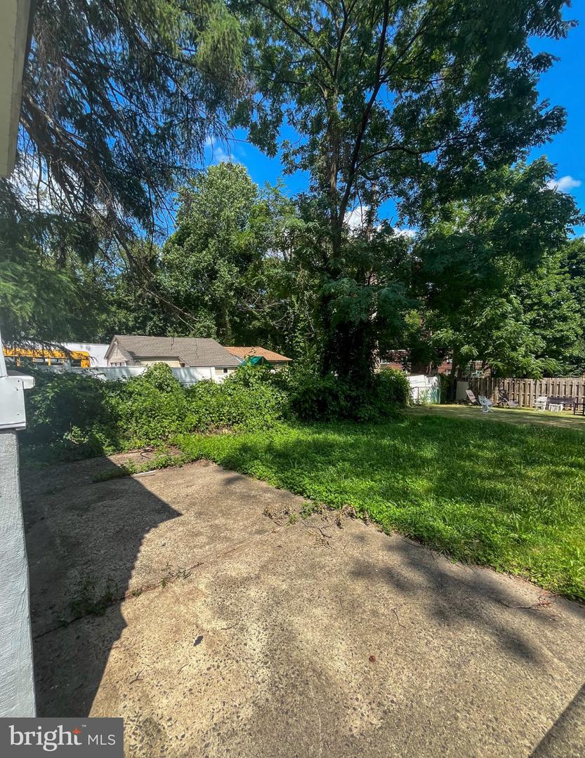 208 Maple Ave Property Photo 8
