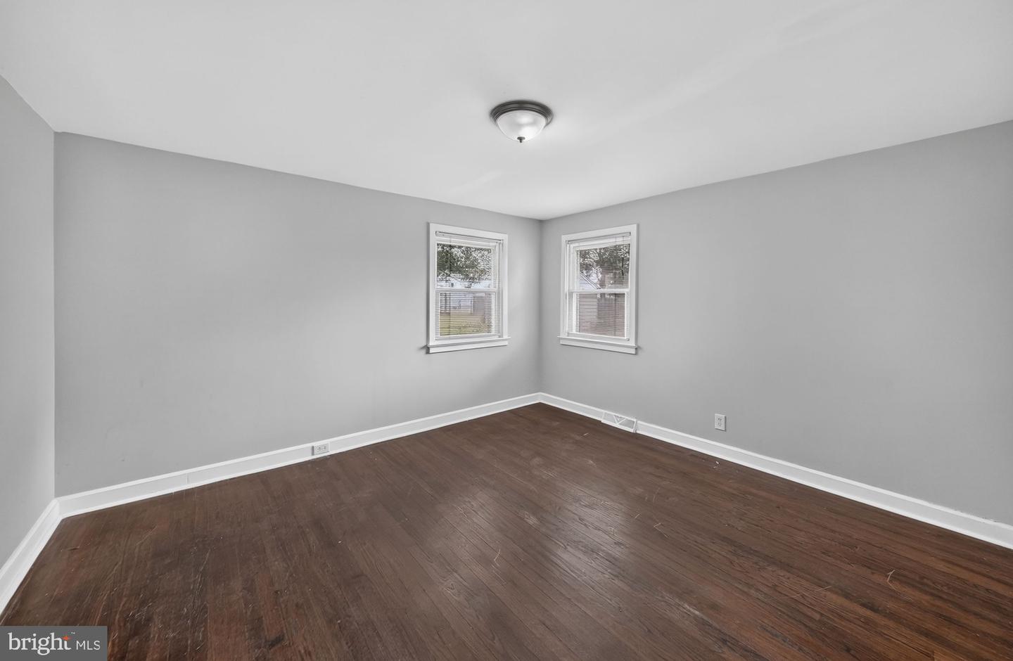 520 Randall Ave Property Photo 10