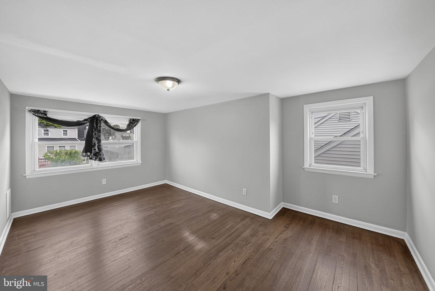 520 Randall Ave Property Photo 18