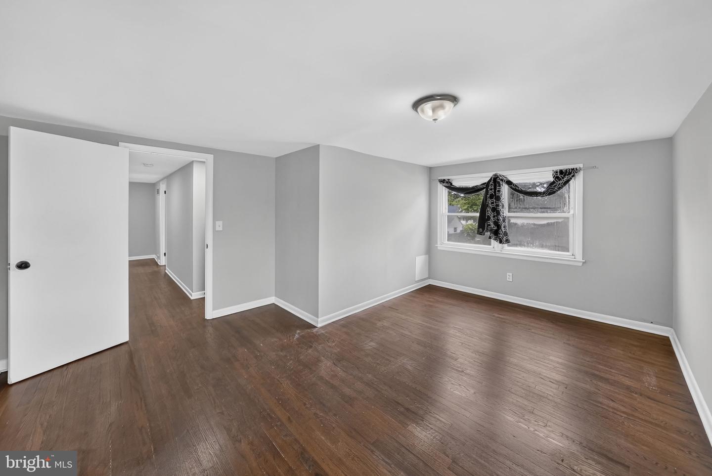520 Randall Ave Property Photo 20