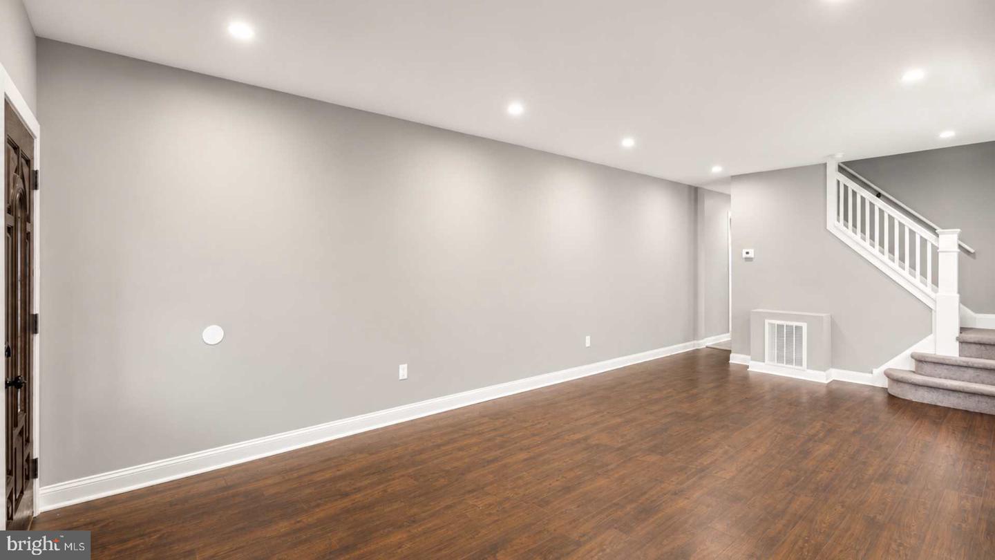 209 Woodlawn Ave Property Photo 5