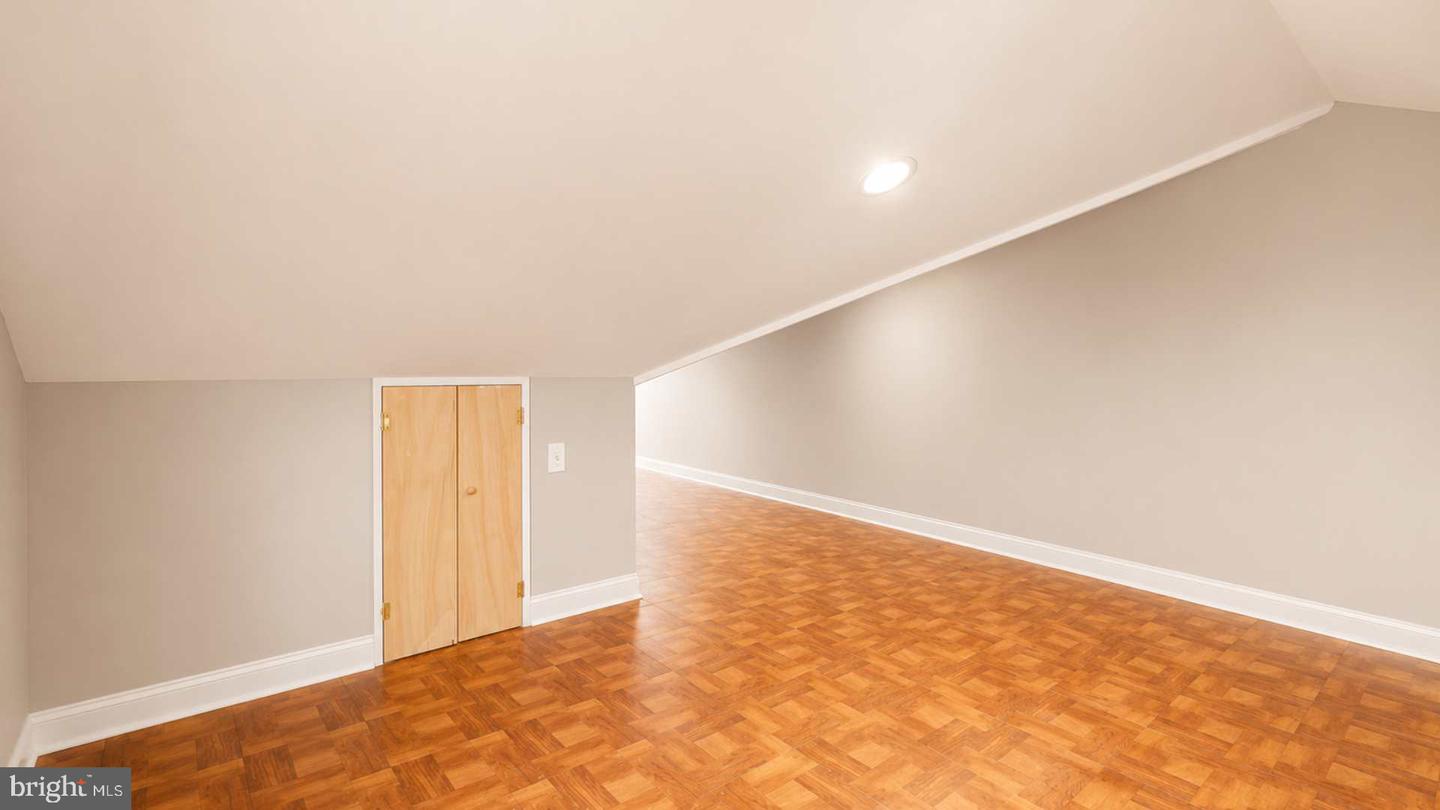 209 Woodlawn Ave Property Photo 16