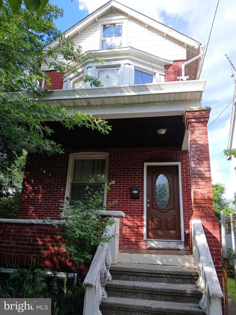 224 Garfield Ave Property Photo 2
