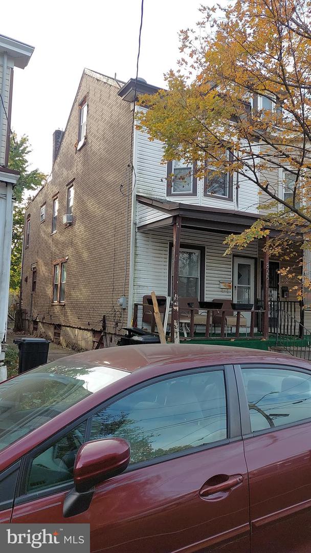 825 Walnut Ave Property Photo 1