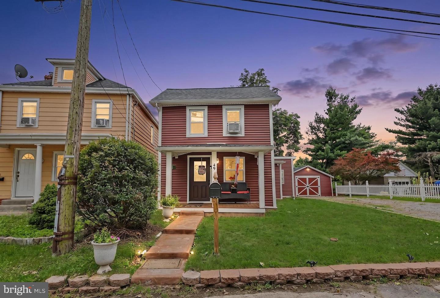 49 MARTINS LN