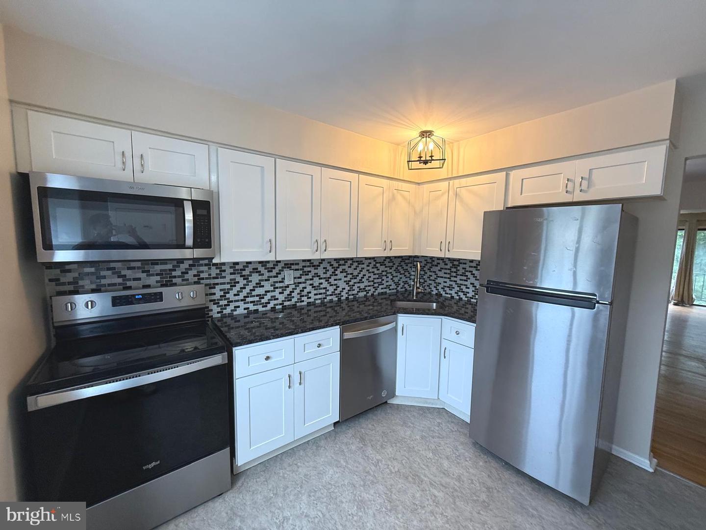 909 Silver Ct Property Photo 1