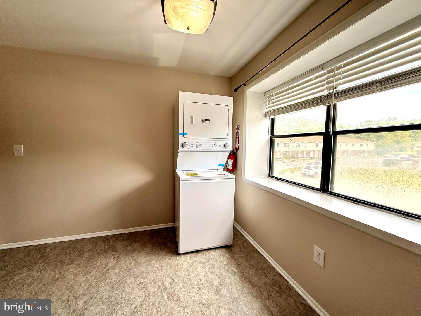 909 Silver Ct Property Photo 2