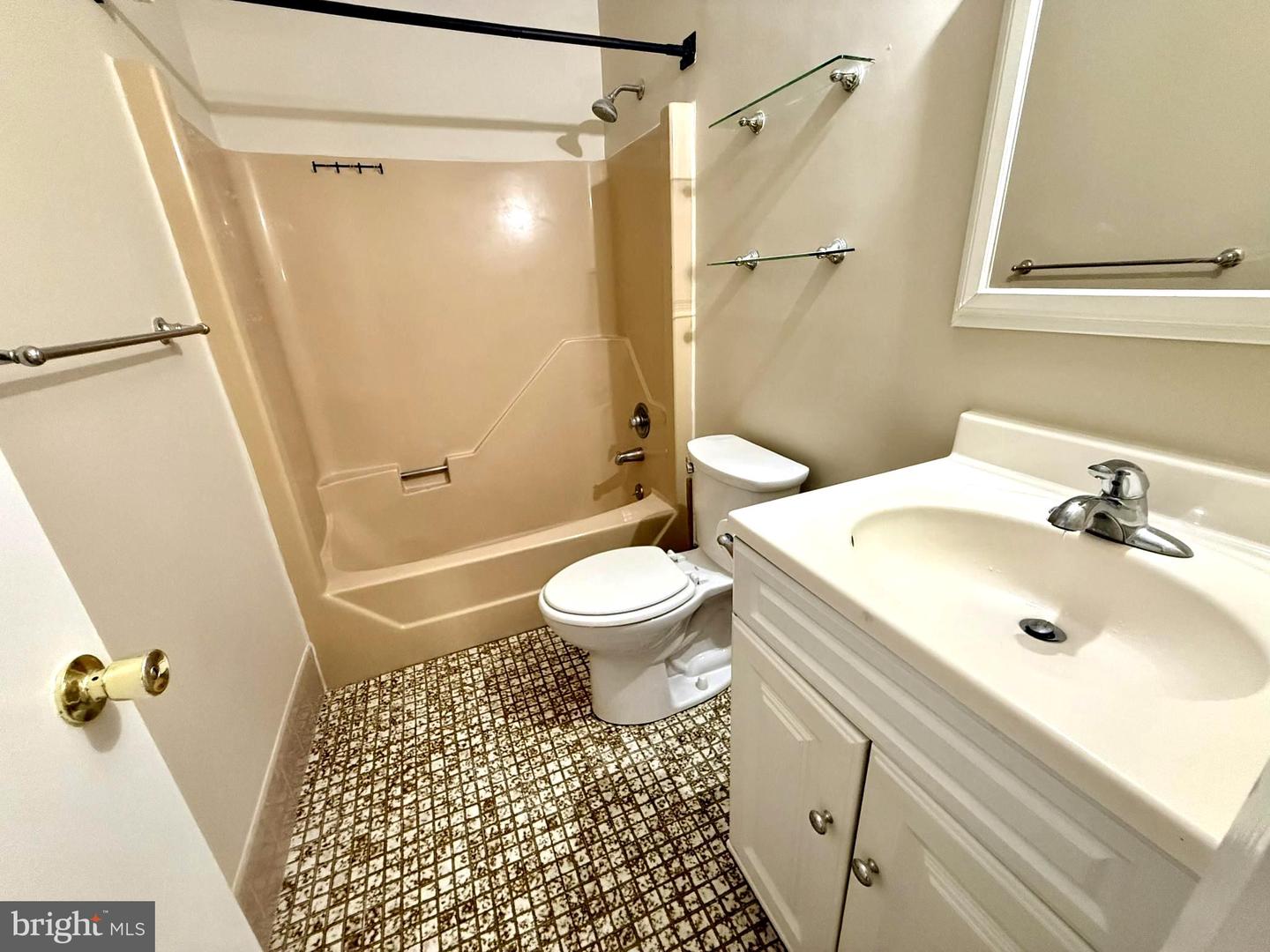 909 Silver Ct Property Photo 14