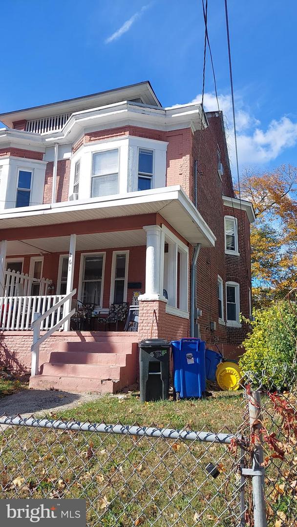 261 Highland Ave Property Photo 1