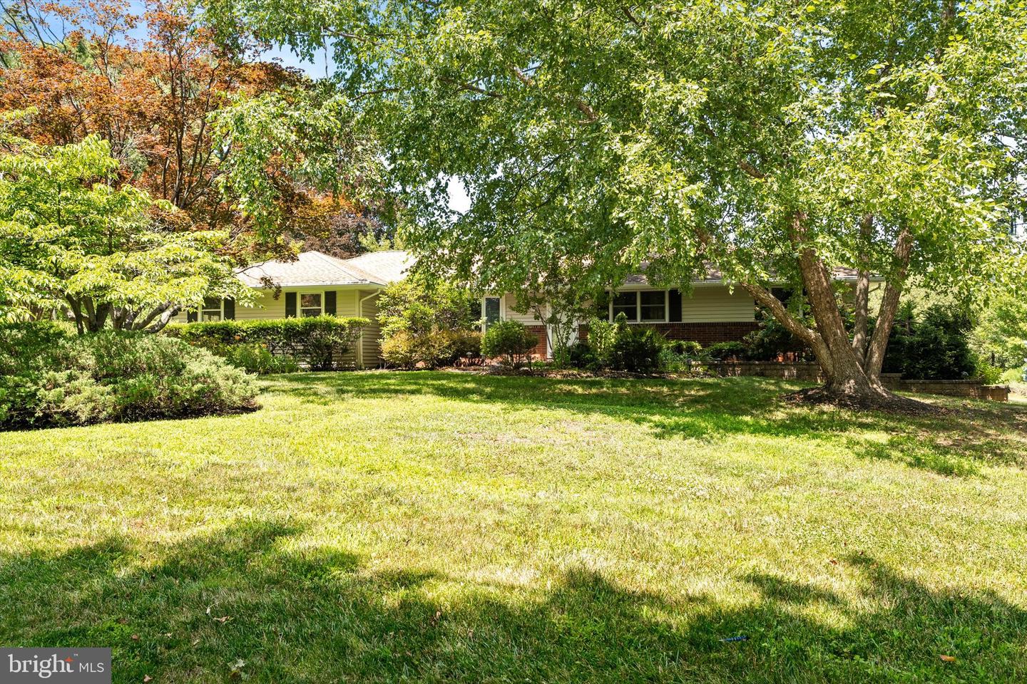 18 Edgewood Rd Property Photo 1