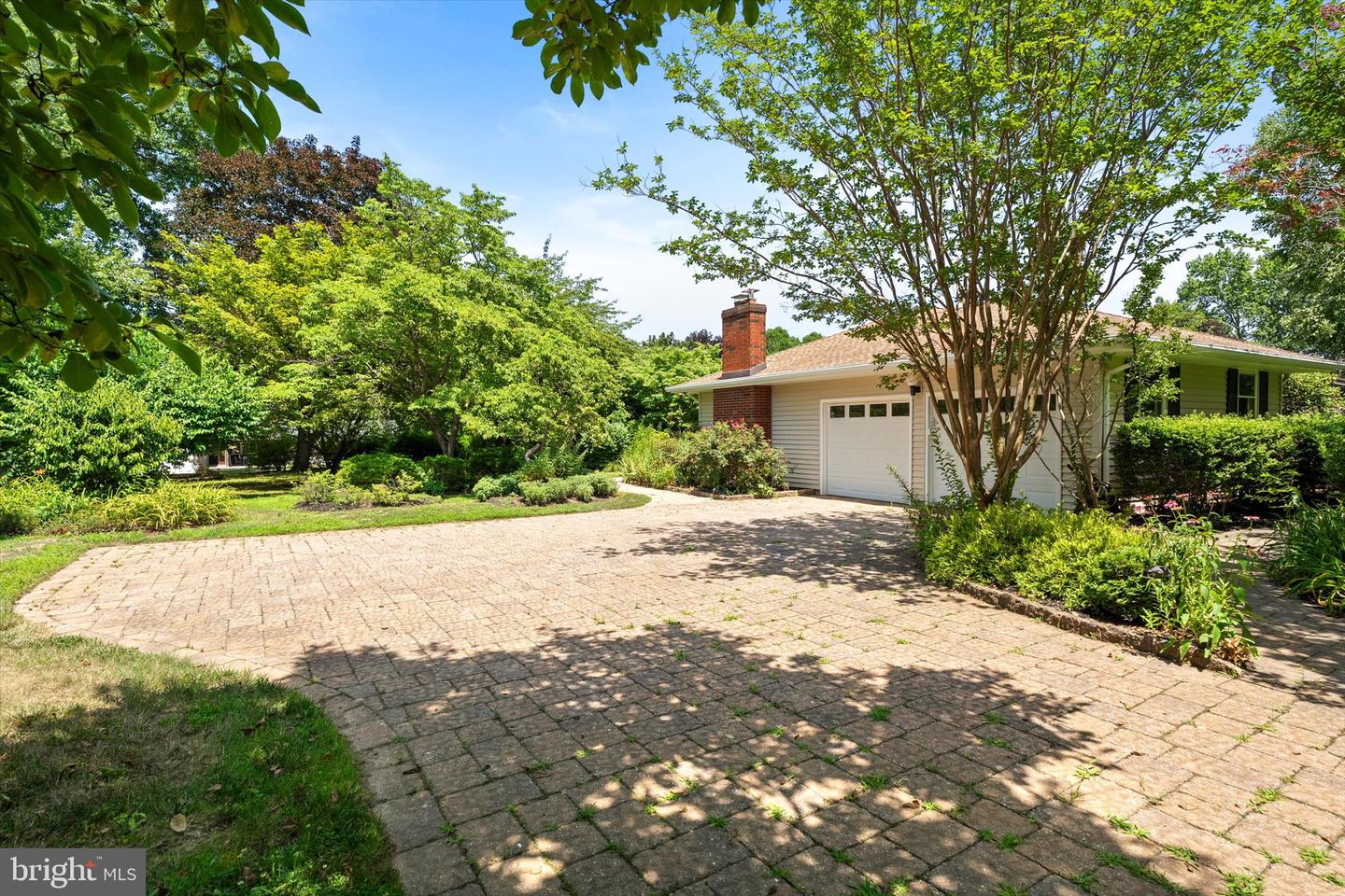 18 Edgewood Rd Property Photo 2