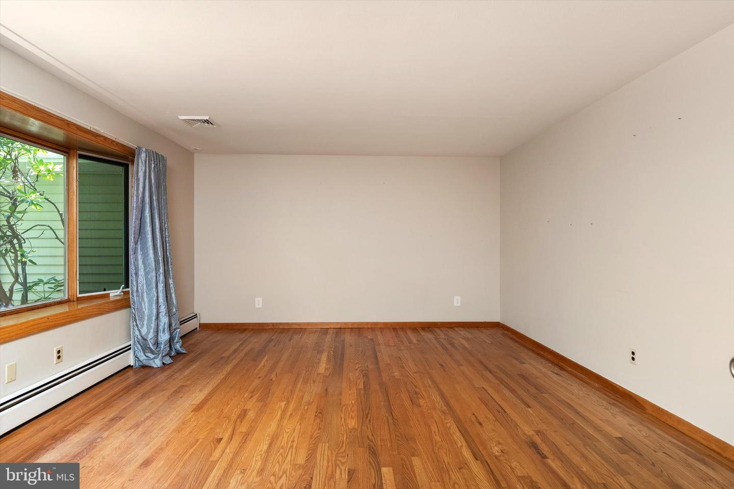 18 Edgewood Rd Property Photo 3