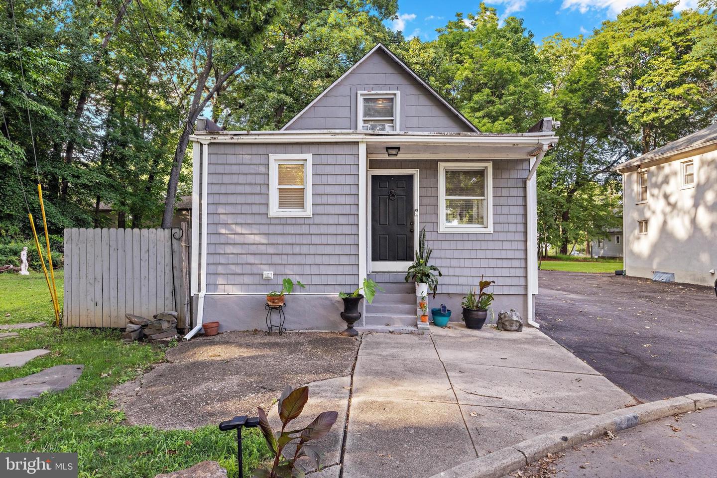 241 Roseland Ave Property Photo 6