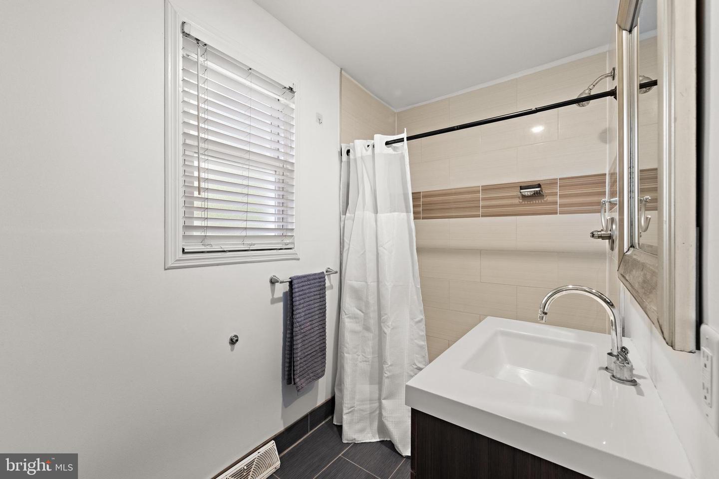 241 Roseland Ave Property Photo 33