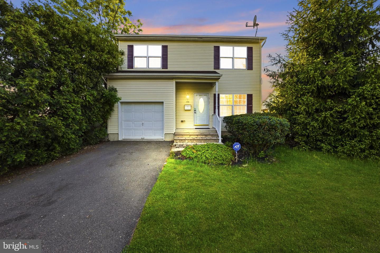 395 Bunting Ave Property Photo 1