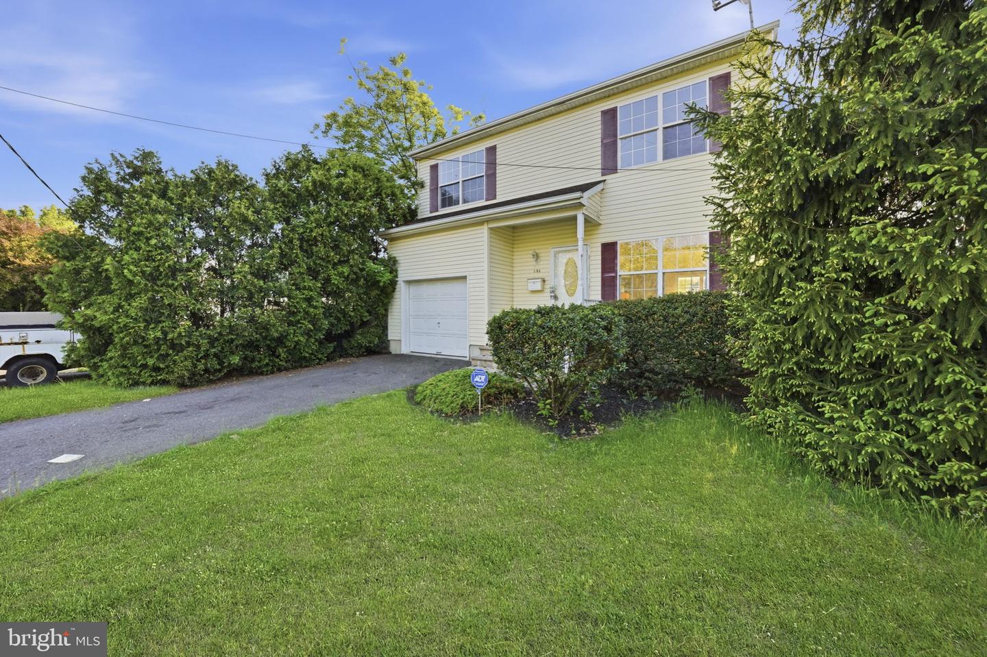 395 Bunting Ave Property Photo 4
