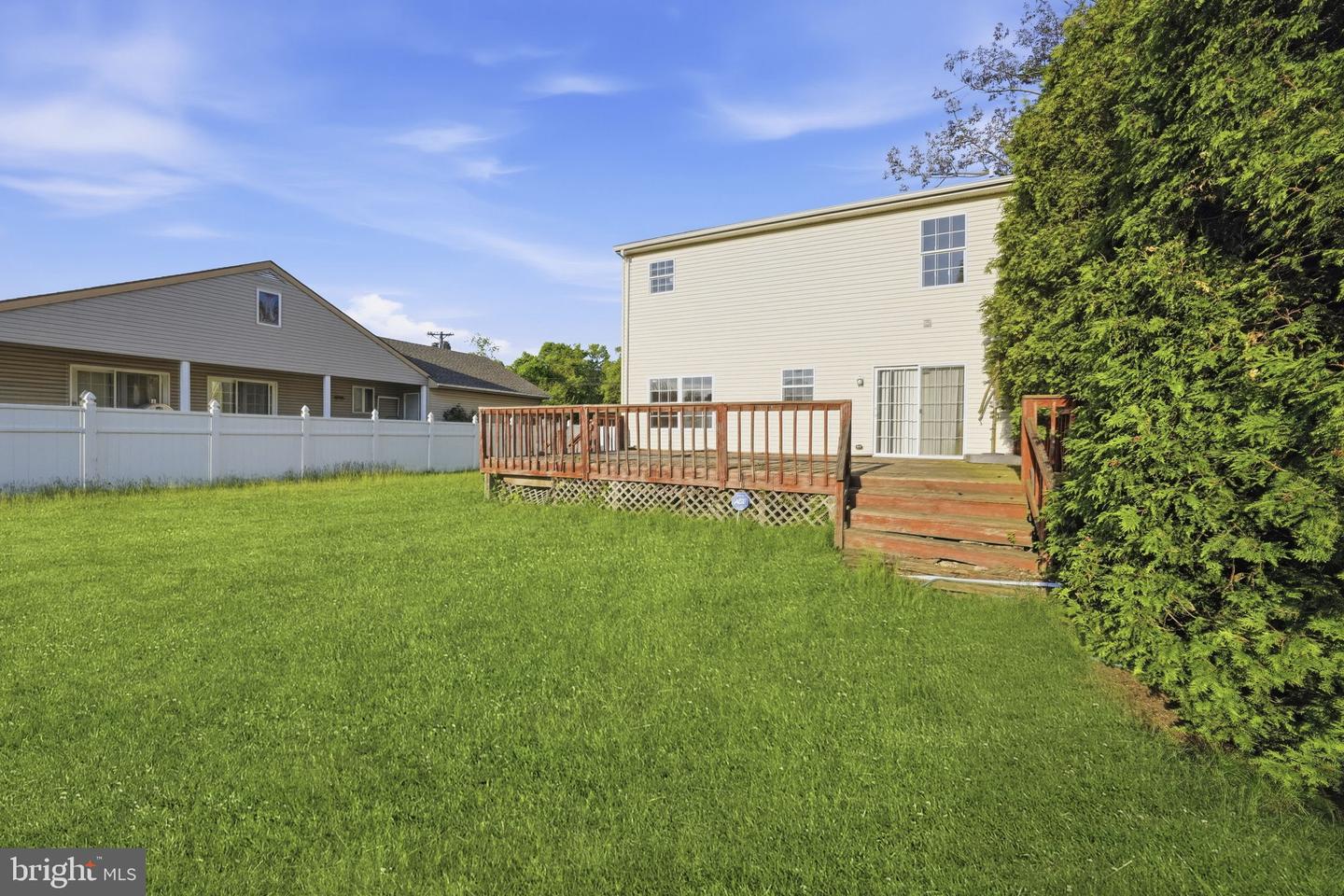 395 Bunting Ave Property Photo 6