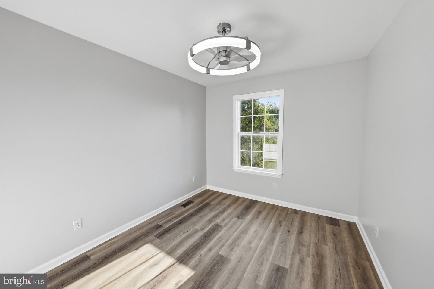 395 Bunting Ave Property Photo 14
