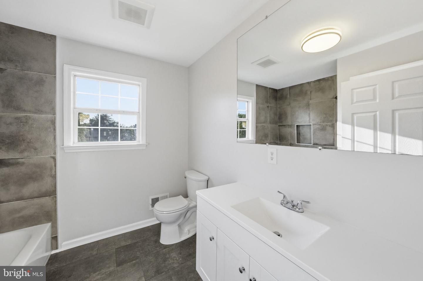 395 Bunting Ave Property Photo 17