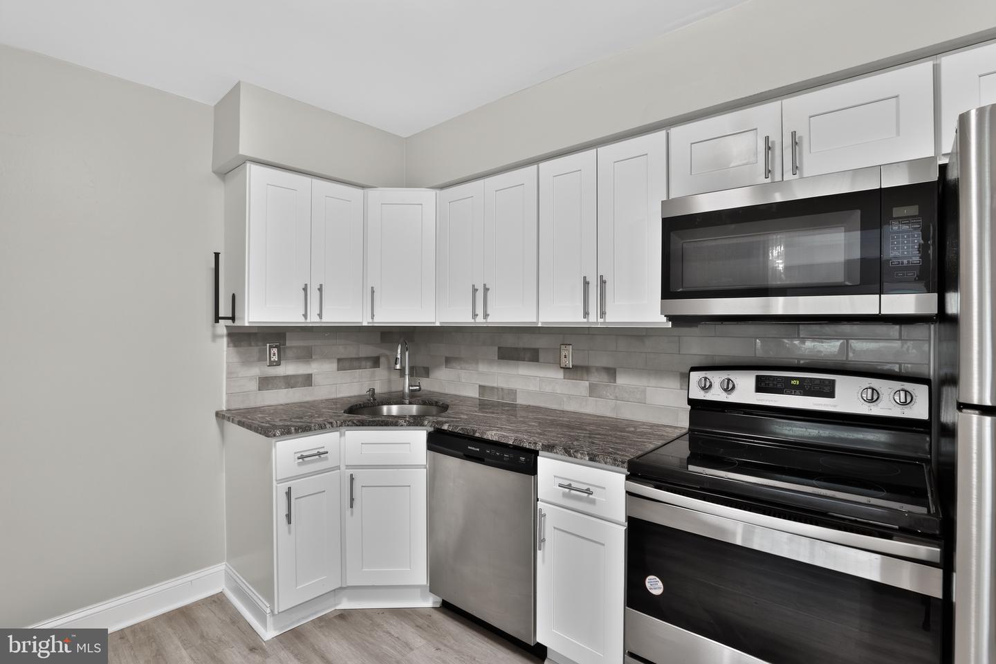 1807 Silver Ct Property Photo 3