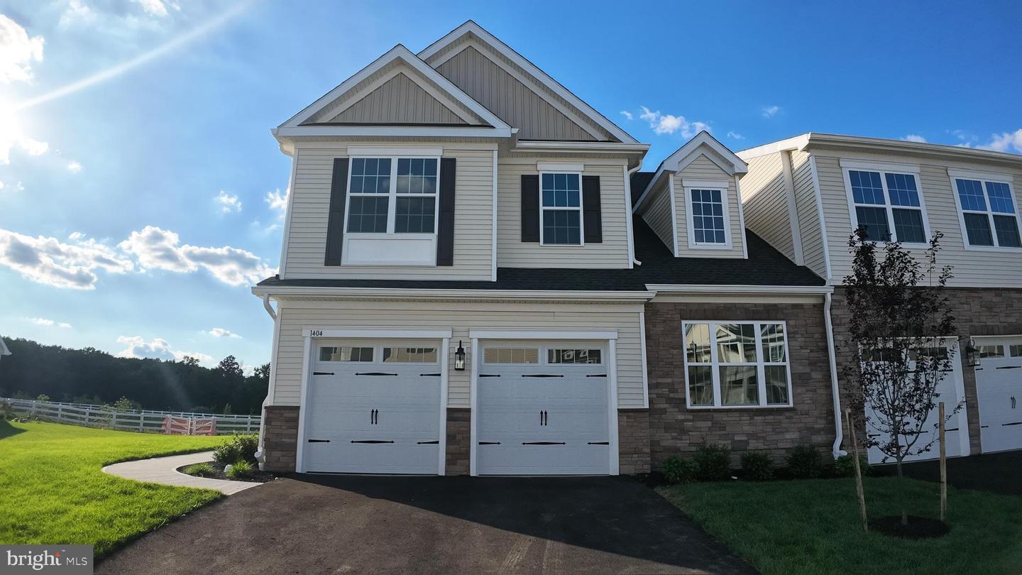 1404 JUSTIN DR Property Photo 1