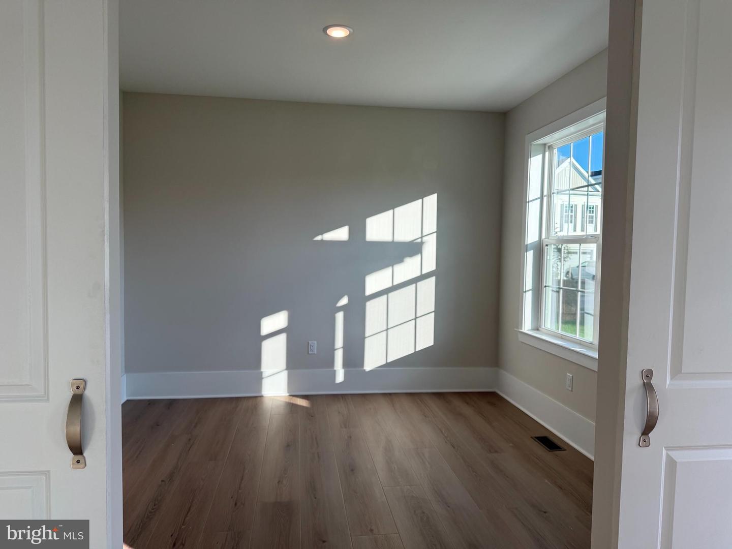 1404 Justin Dr Property Photo 4