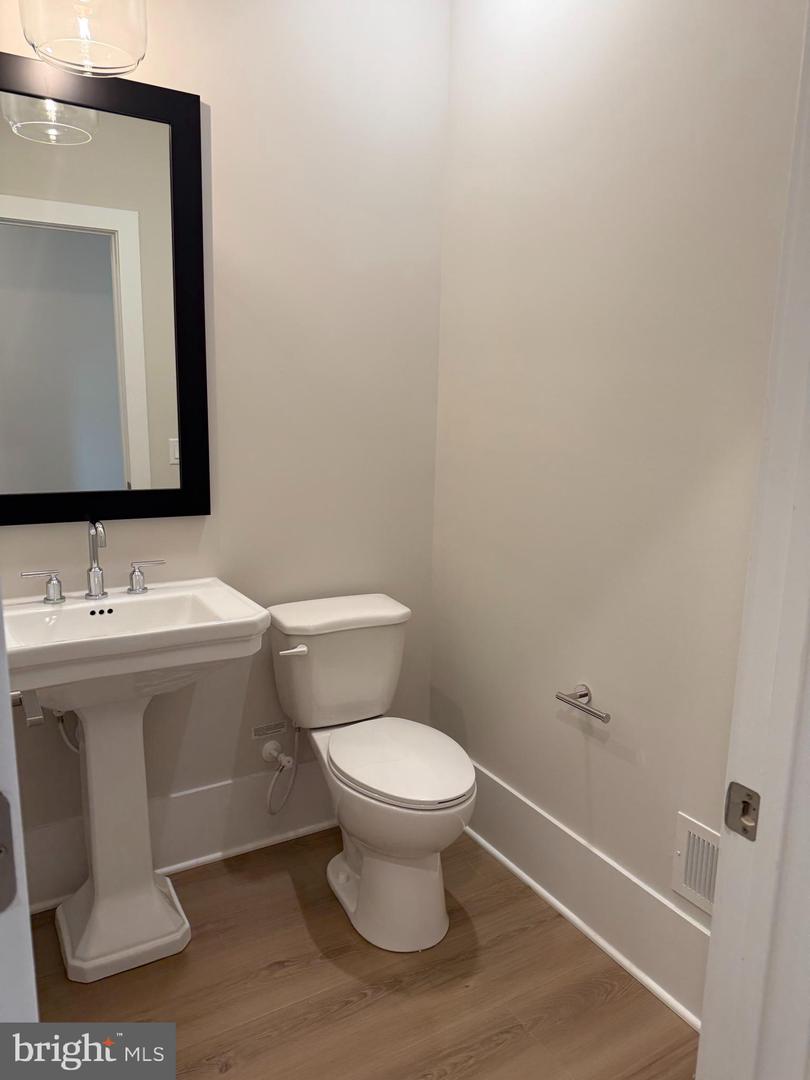 1404 Justin Dr Property Photo 10