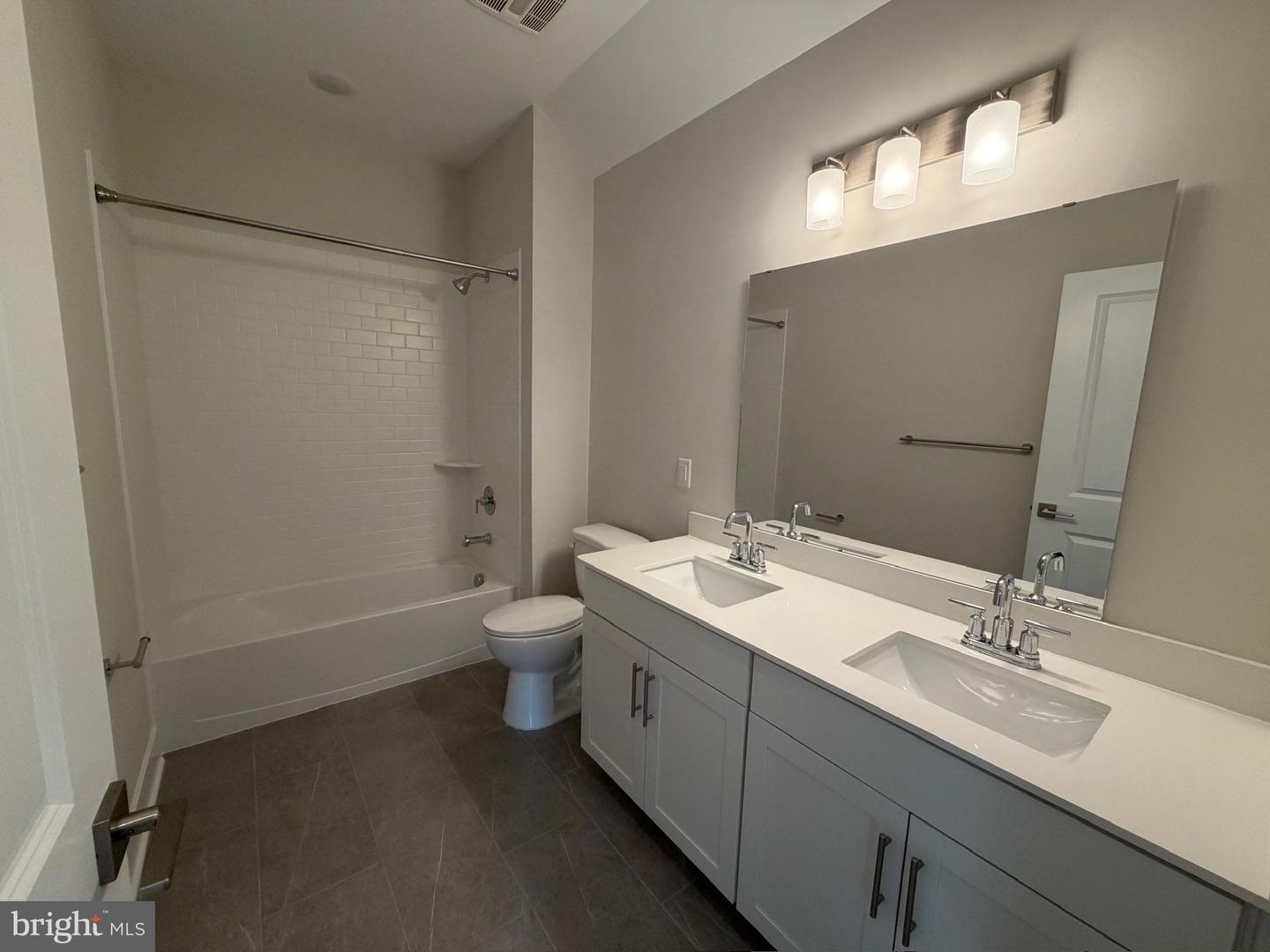 1404 Justin Dr Property Photo 18