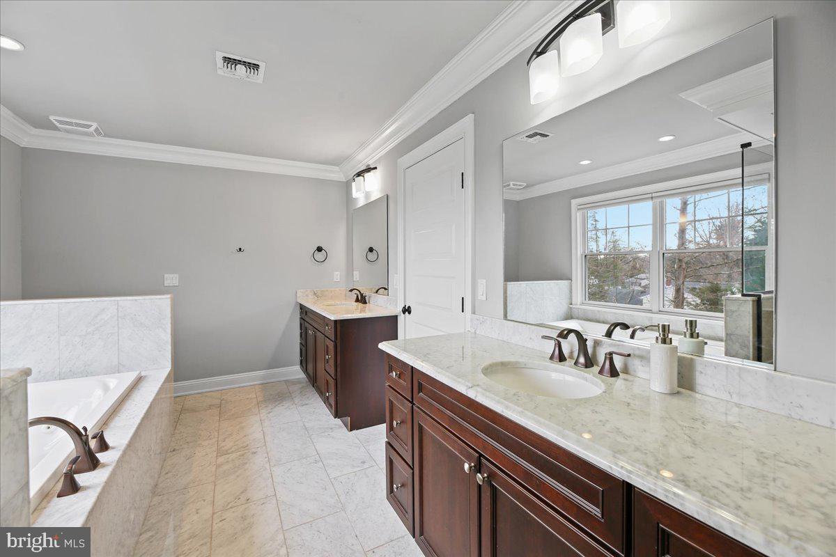 177 Terhune Rd Property Photo 25