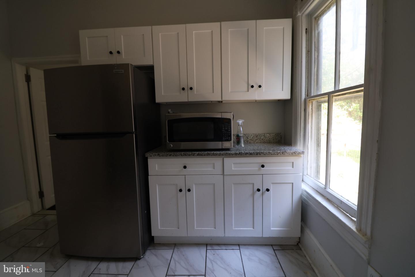 334 W State St Property Photo 13