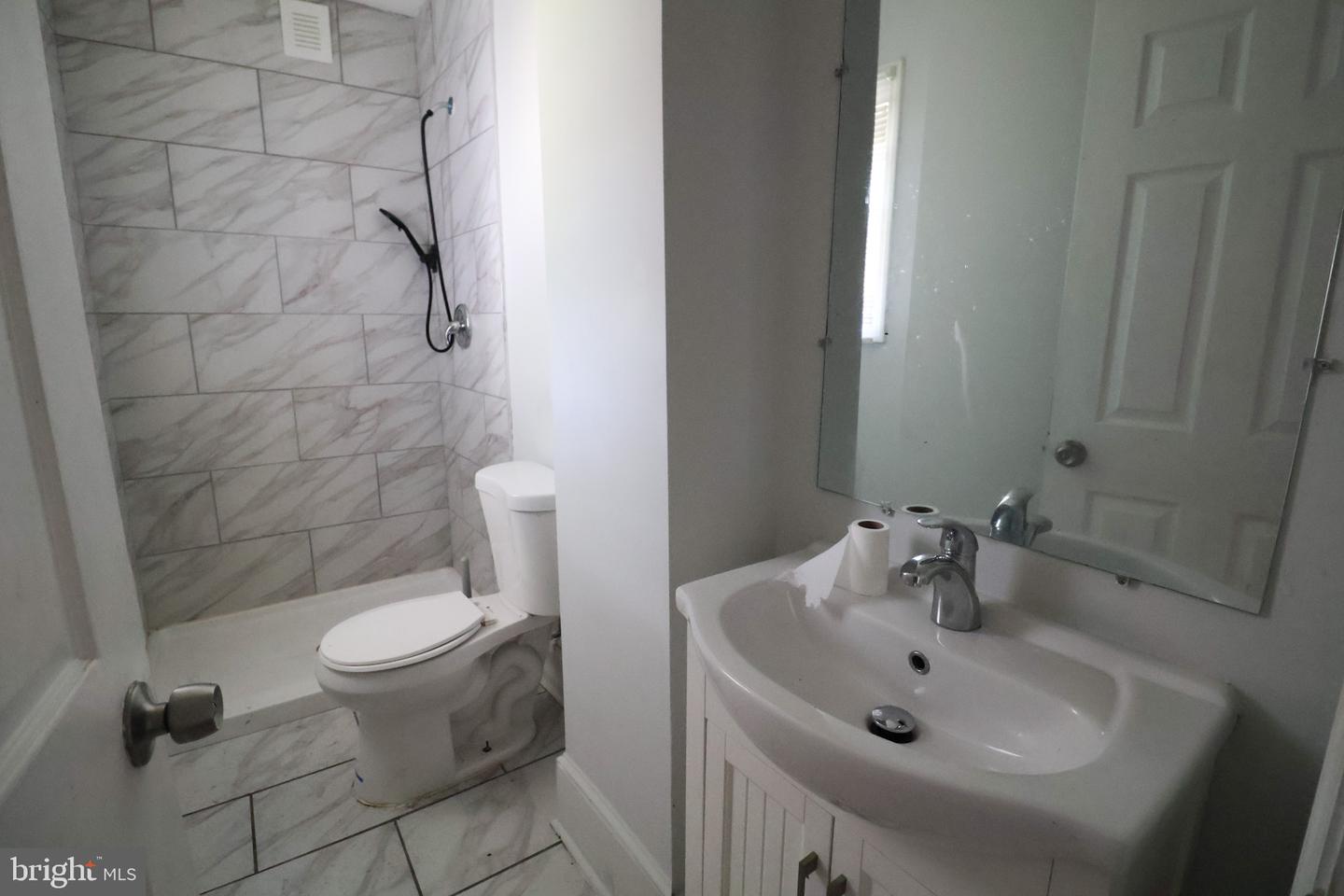334 W State St Property Photo 18