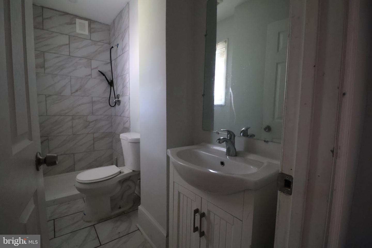 334 W State St Property Photo 19