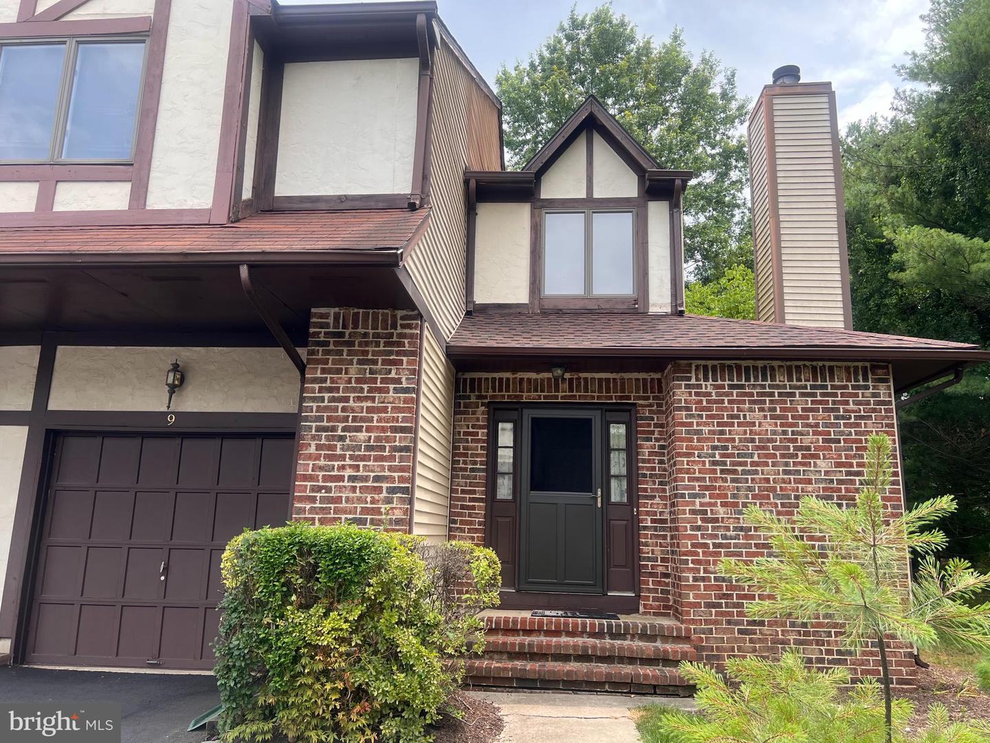 9 BOLEYN CT