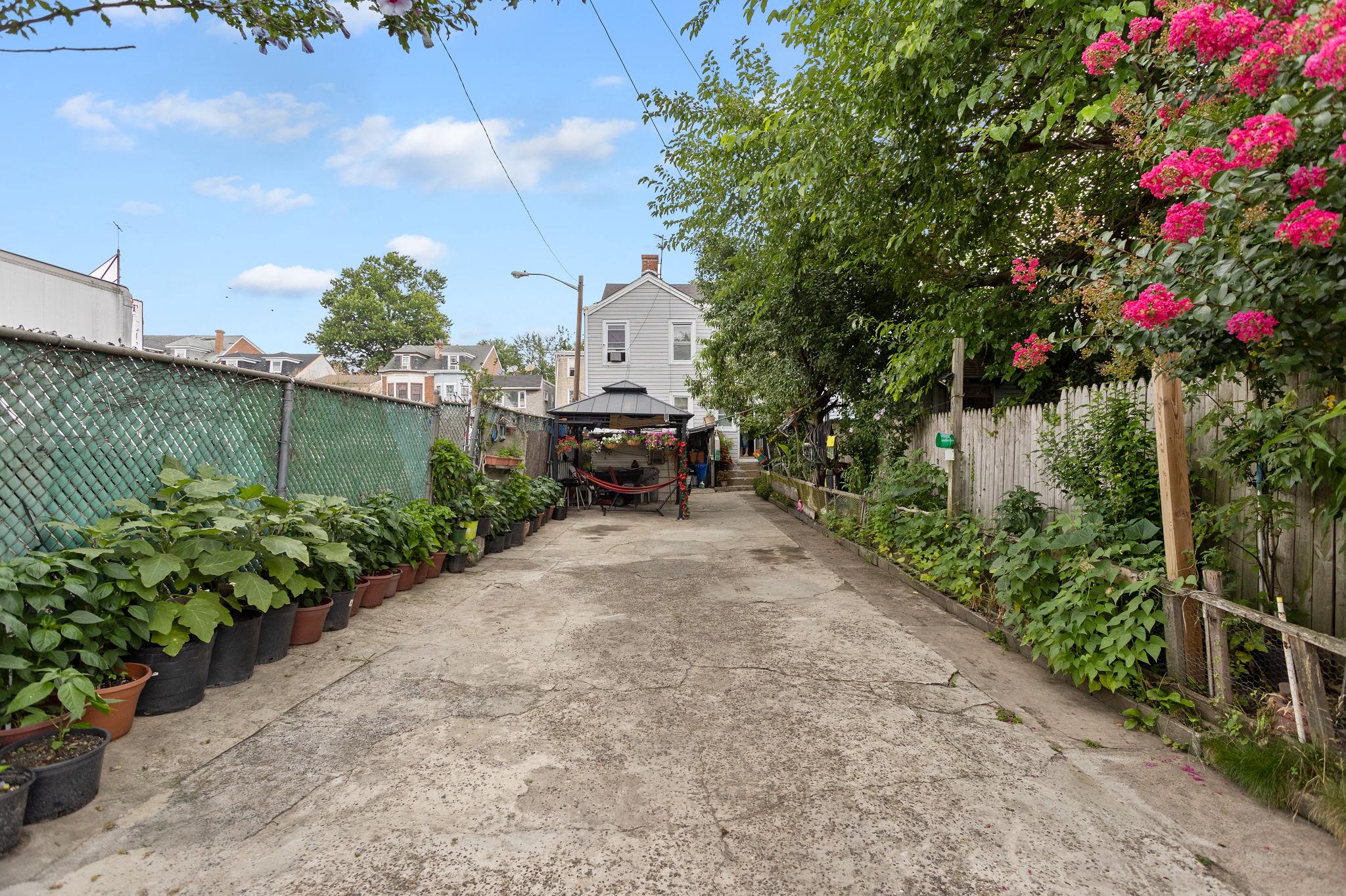 1015 S Broad Street Property Photo 2